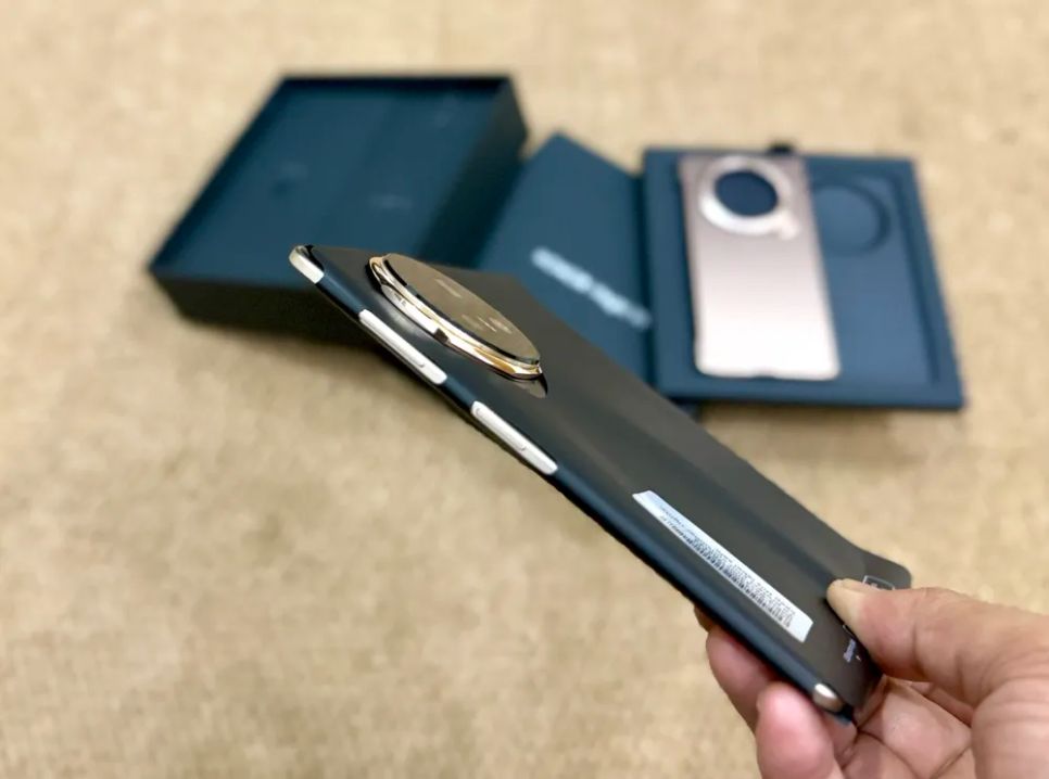 HONOR Magic V5 điện thoại gập mỏng nhẹ đến khó tin HONOR Magic V5 điện thoại gập mỏng nhẹ đến khó tin