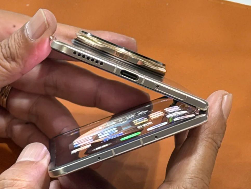 HONOR Magic V5 điện thoại gập mỏng nhẹ đến khó tin HONOR Magic V5 điện thoại gập mỏng nhẹ đến khó tin