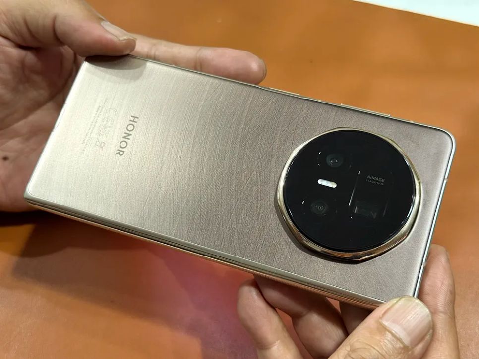 HONOR Magic V5 điện thoại gập mỏng nhẹ đến khó tin HONOR Magic V5 điện thoại gập mỏng nhẹ đến khó tin