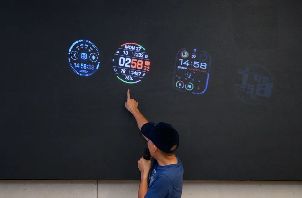 fēnix 8 MicroLED có độ sáng vượt trội khi được so sánh với các loại màn hình đồng hồ khác fēnix 8 MicroLED có độ sáng vượt trội khi được so sánh với các loại màn hình đồng hồ khác