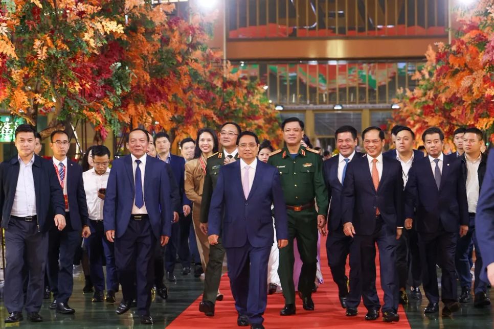 “Siêu hội chợ” thu hút hơn 1 triệu lượt khách, quyên góp gần 400 tỷ đồng cho đồng bào vùng bão lũ “Siêu hội chợ” thu hút hơn 1 triệu lượt khách, quyên góp gần 400 tỷ đồng cho đồng bào vùng bão lũ