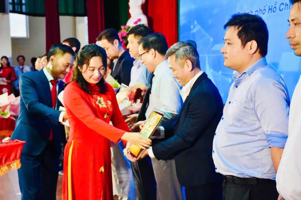 Hiệu trưởng Trường Cao đẳng Kỹ thuật Công nghệ Bà Rịa - Vũng Tàu tri ân doanh nghiệp, nhà trường đã đồng hành trong thời gian qua.