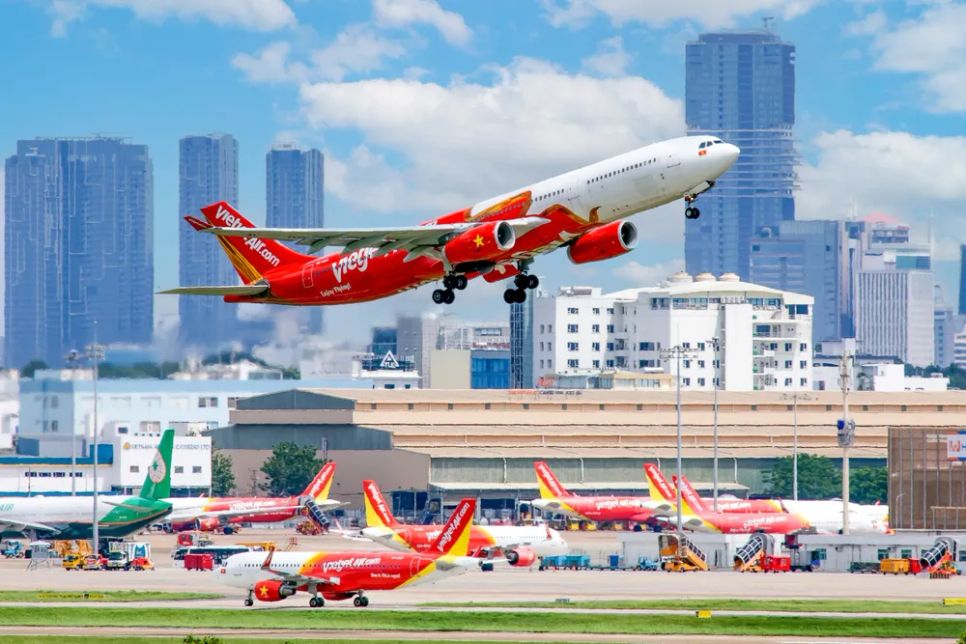 Máy bay Vietjet cất cánh
