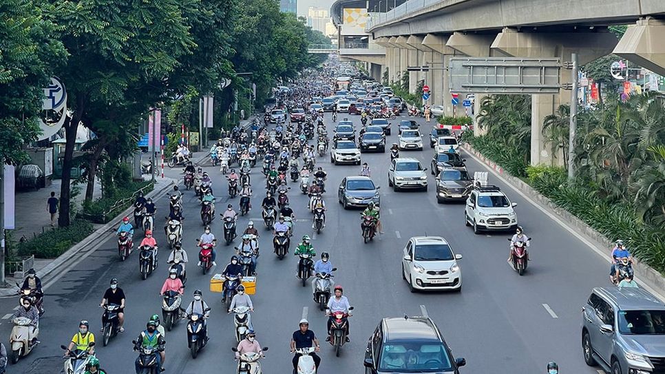 Theo đề xuất, từ 1/1/2028, ô tô tham gia giao thông tại Hà Nội và TP.HCM sẽ áp dụng Mức 5 và từ 1/1/2029, toàn bộ phương tiện lưu thông tại hai thành phố này phải đạt tối thiểu Mức 2 Theo đề xuất, từ 1/1/2028, ô tô tham gia giao thông tại Hà Nội và TP.HCM sẽ áp dụng Mức 5 và từ 1/1/2029, toàn bộ phương tiện lưu thông tại hai thành phố này phải đạt tối thiểu Mức 2