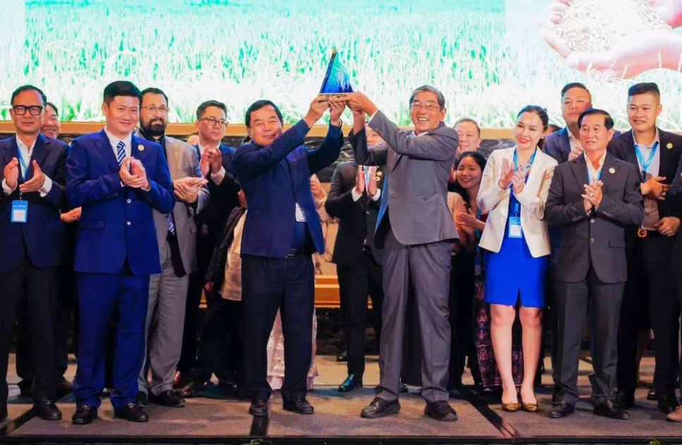 Gạo ST25 lần thứ 3 được vinh danh “Gạo ngon nhất thế giới” năm 2025