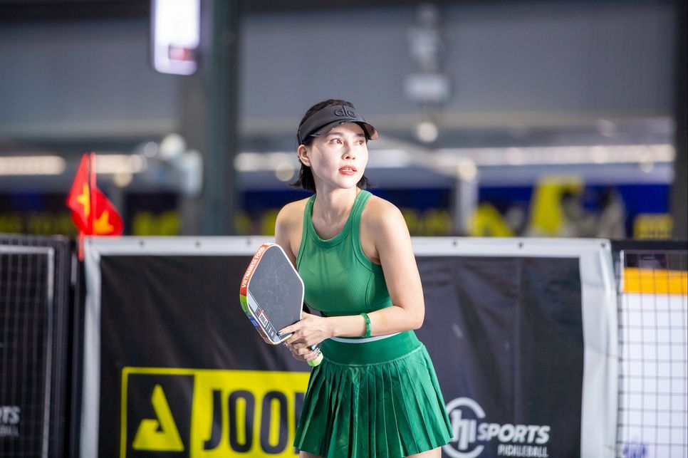 Khoảnh khắc nữ vận động viên tập trung quan sát đường bóng trong trận đấu tại Giải Pickleball Doanh nghiệp - Doanh nhân TP.HCM 2025. Ảnh: Quỳnh Lâm Khoảnh khắc nữ vận động viên tập trung quan sát đường bóng trong trận đấu tại Giải Pickleball Doanh nghiệp - Doanh nhân TP.HCM 2025. Ảnh: Quỳnh Lâm