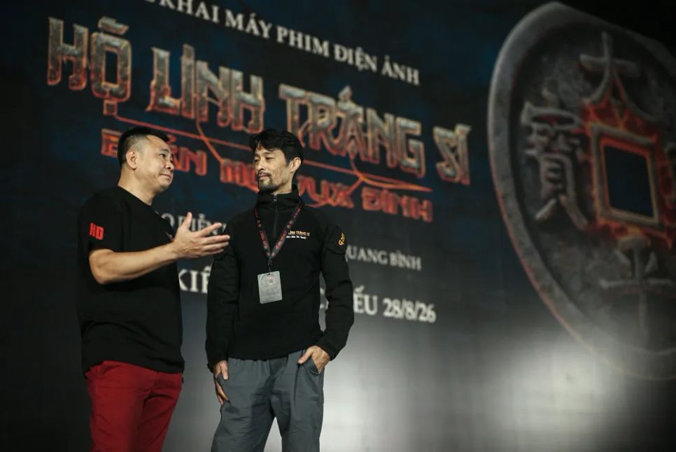 <i>Johnny Trí Nguyễn và NSND Tự Long. Ảnh BHD</i>