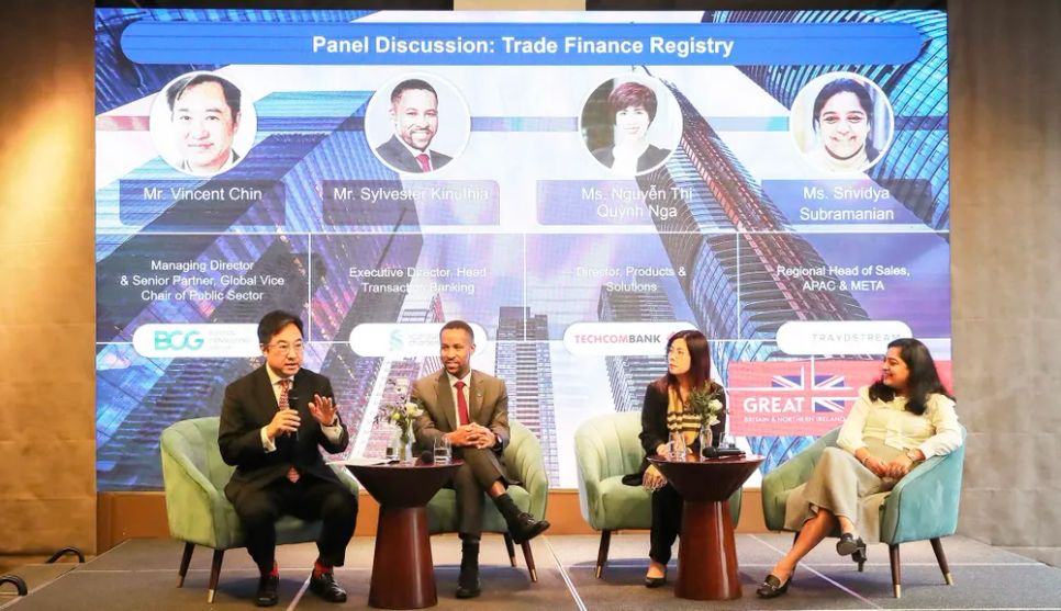 Phiên thảo luận tại hội nghị