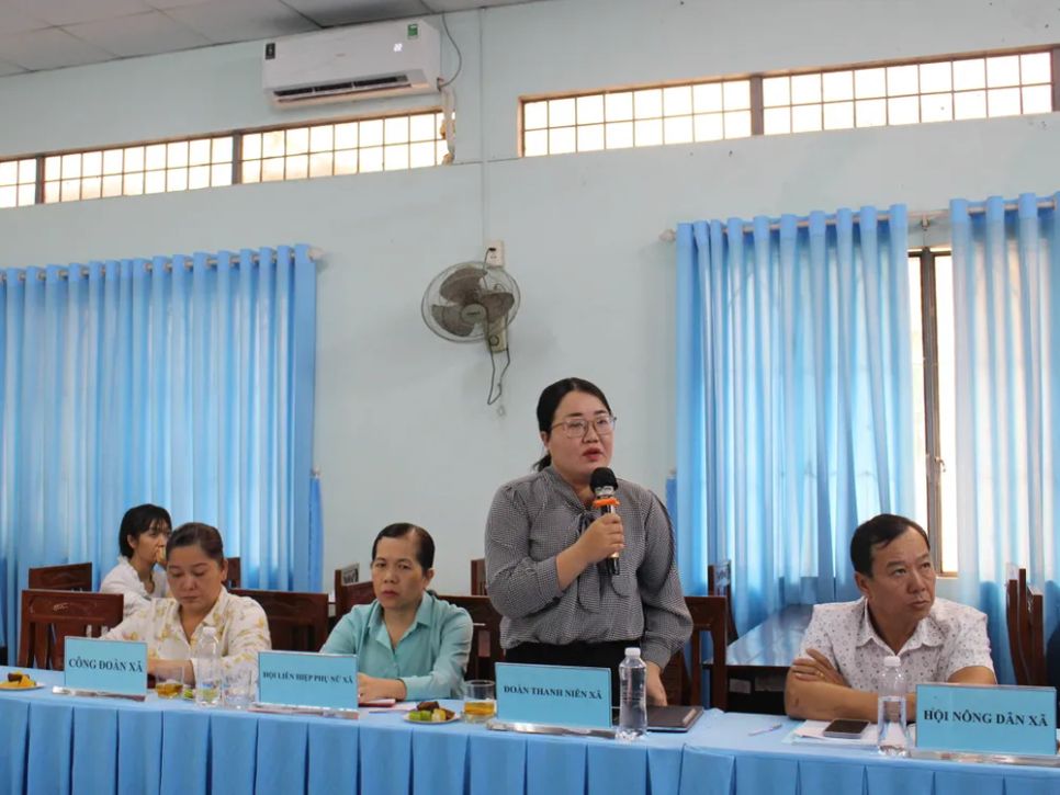 Đại diện các phòng, ban, đơn vị nêu ý kiến tại buổi làm việc