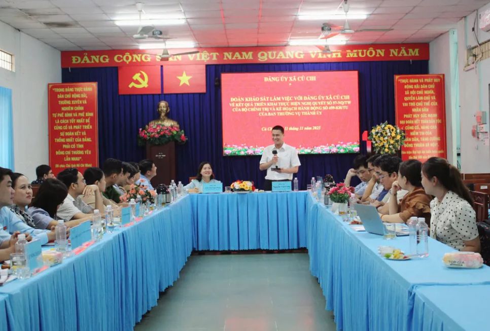 Quang cảnh buổi làm việc