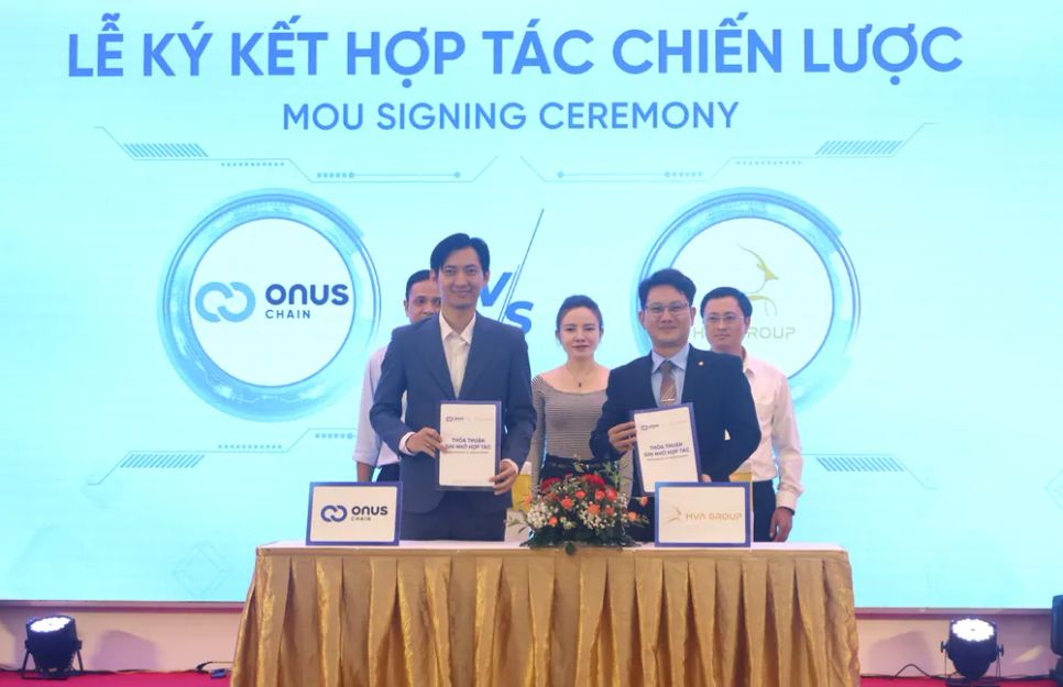 Lễ ký kết hợp tác chiến lược tại buổi ra mắt