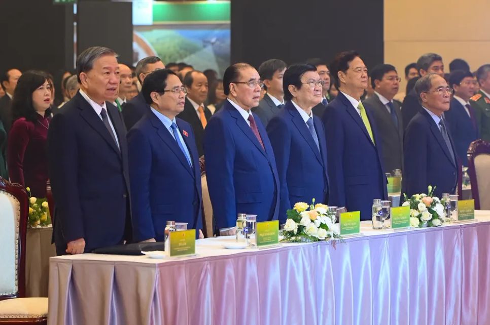 Tổng Bí thư Tô Lâm, Thủ tướng Phạm Minh Chính cùng các đồng chí lãnh đạo, nguyên lãnh đạo Đảng, Nhà nước tại lễ kỷ niệm, sáng 12-11. Ảnh: TÙNG ĐINH