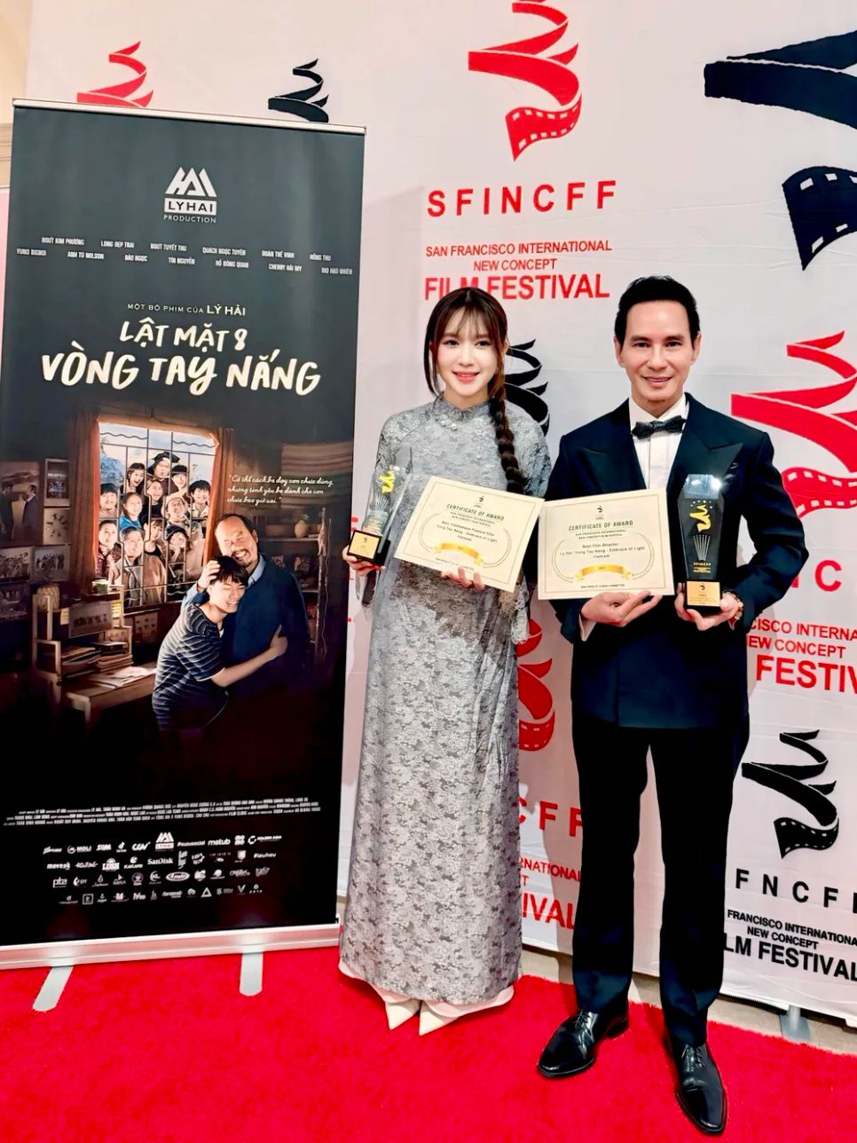 <i>Vợ chồng Lý Hải - Minh Hà nhận 2 giải thưởng tại SFNCFF 2025. Ảnh: NVCC</i>