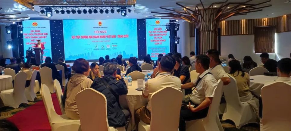 Quang cảnh diễn đàn chiều 12-11 tại Hà Nội