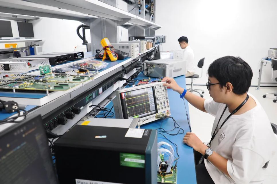 Bên trong phòng nghiên cứu của Marvell Technology Inc. tại TPHCM. Ảnh: HOÀNG HÙNG