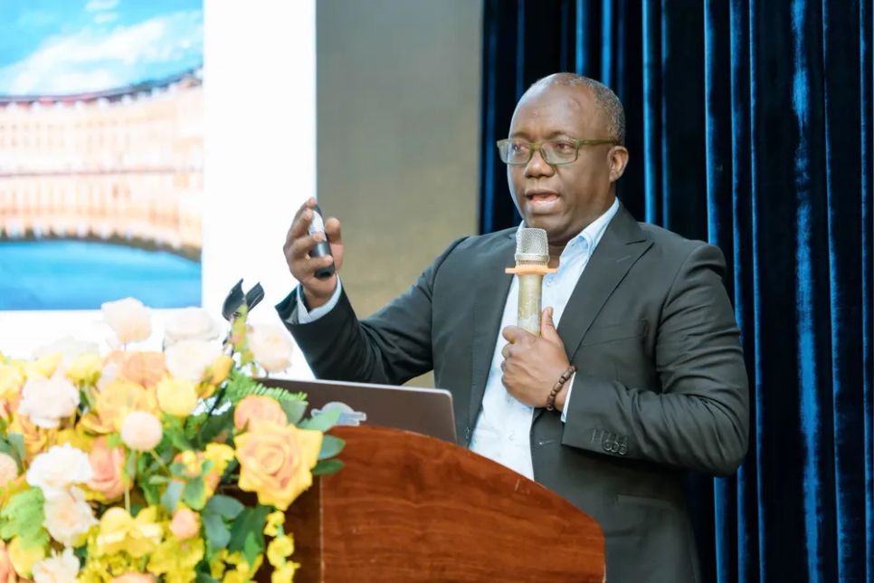 GS. Gayo Diallo (Đại học Bordeaux, Pháp)