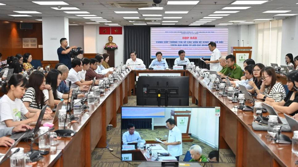 Quang cảnh chương trình họp báo cung cấp tình hình kinh tế - xã hội trên địa bàn TPHCM, chiều 13-11