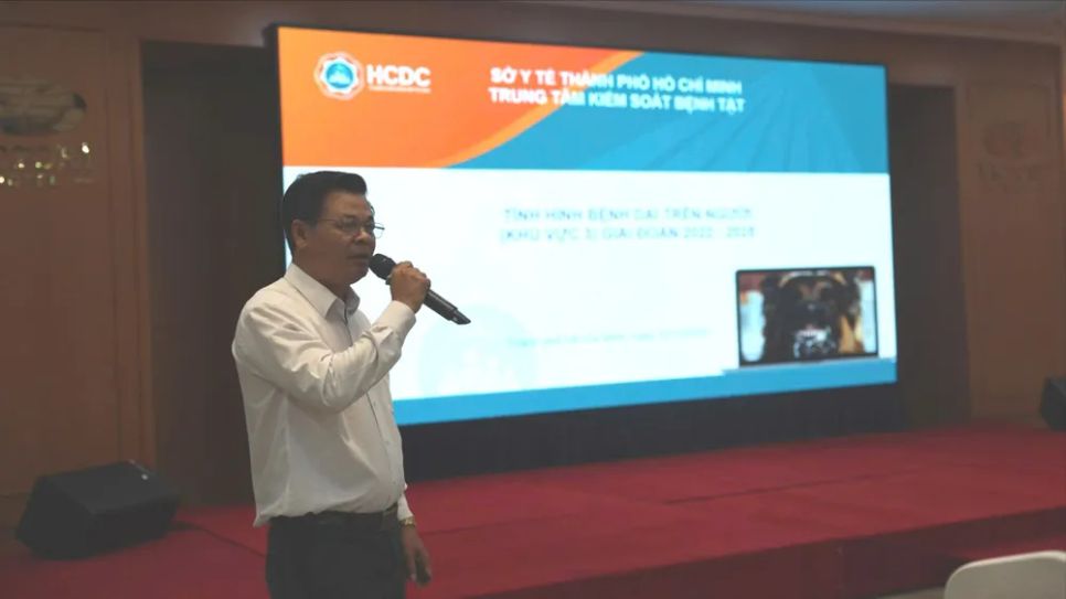 BS Lương Chính Thiên tham luận tại hội thảo BS Lương Chính Thiên tham luận tại hội thảo