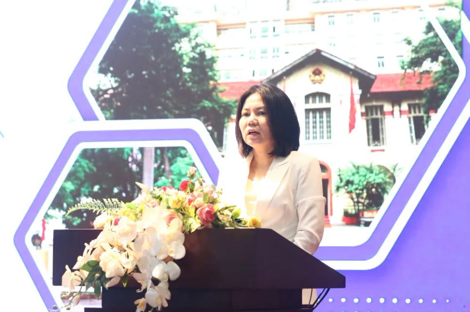 Vụ trưởng Pháp chế (Bộ KH-CN) Nguyễn Như Quỳnh trình bày báo cáo tổng quan về phân cấp, phân quyền trong lĩnh thuộc thẩm quyền quản lý nhà nước của Bộ KH-CN tại hội nghị. Ảnh: MST Vụ trưởng Pháp chế (Bộ KH-CN) Nguyễn Như Quỳnh trình bày báo cáo tổng quan về phân cấp, phân quyền trong lĩnh thuộc thẩm quyền quản lý nhà nước của Bộ KH-CN tại hội nghị. Ảnh: MST