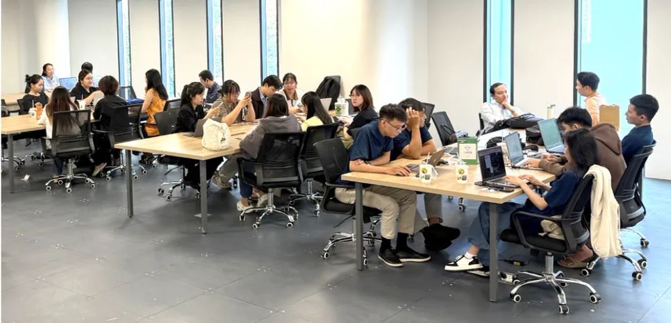 Một góc không gian dành cho các đơn vị khởi nghiệp tại Trung tâm khởi nghiệp TPHCM vừa được đưa vào vận hành. Ảnh: TẤN BA