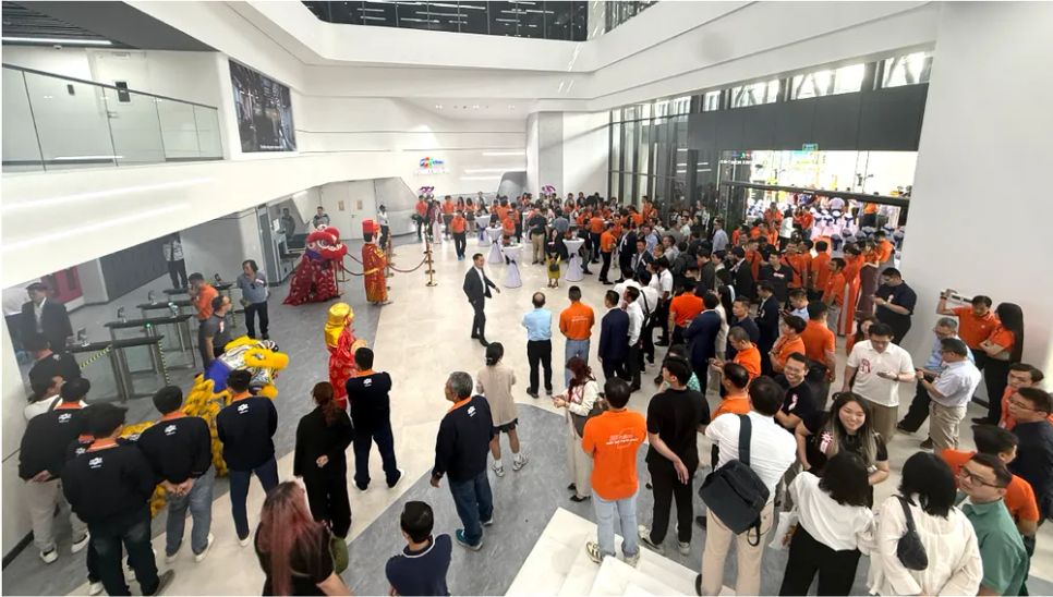 Một góc Trung tâm Dữ liệu của Tập đoàn FPT vừa đưa vào vận hành tại Khu Công nghệ cao TPHCM, góp phần thực hiện các nhiệm vụ phát triển hạ tầng số của TPHCM. Ảnh: TẤN BA