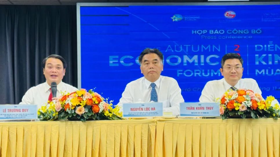 Đại diện ban tổ chức thông tin với báo chí tại họp báo. Ảnh: ĐÌNH DƯ