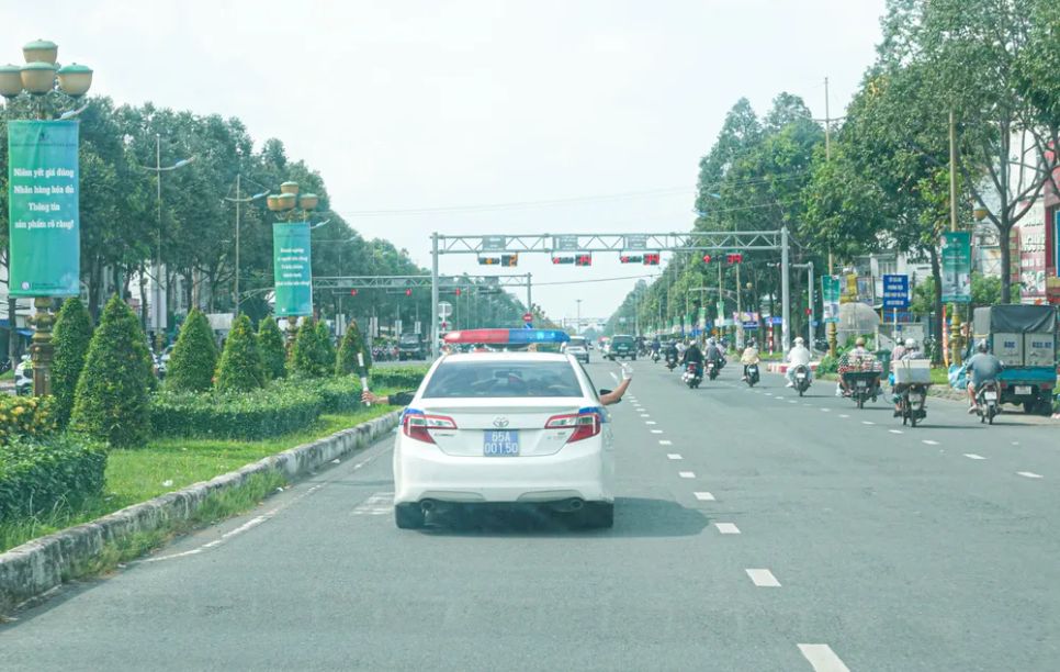 Xe chuyên dụng của Công an TP Cần Thơ hỗ trợ vận chuyển tạng ra sân bay để đưa đến Hà Nội Xe chuyên dụng của Công an TP Cần Thơ hỗ trợ vận chuyển tạng ra sân bay để đưa đến Hà Nội