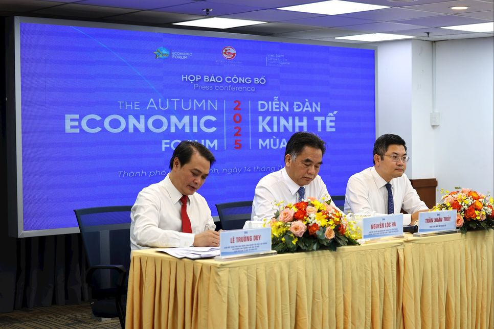 Phó Chủ tịch Nguyễn Lộc Hà cùng đại diện Ban tổ chức trao đổi với phóng viên các báo, đài Phó Chủ tịch Nguyễn Lộc Hà cùng đại diện Ban tổ chức trao đổi với phóng viên các báo, đài