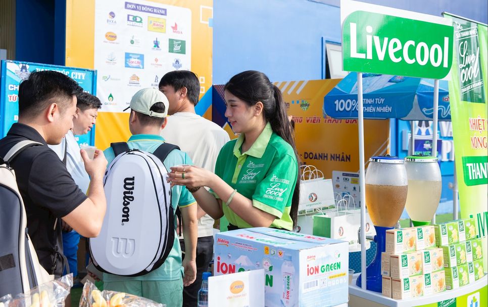 Khu vực trải nghiệm sản phẩm Sủi thanh nhiệt Livecool tại Giải Pickleball Doanh nghiệp – Doanh nhân TP.HCM 2025