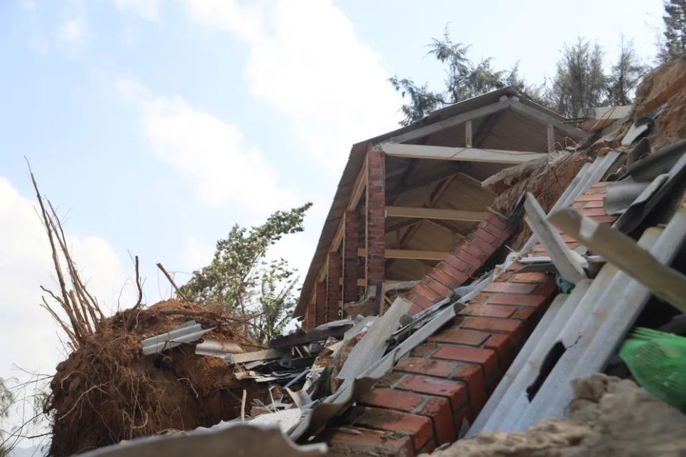 Tan hoang bãi biển Hàm Rồng