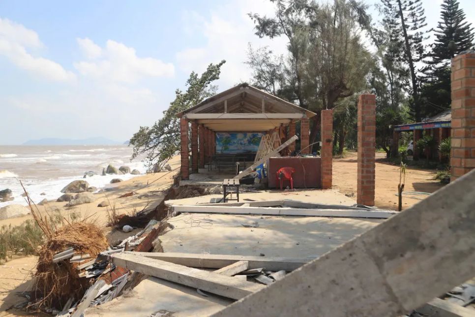 Tan hoang bãi biển Hàm Rồng