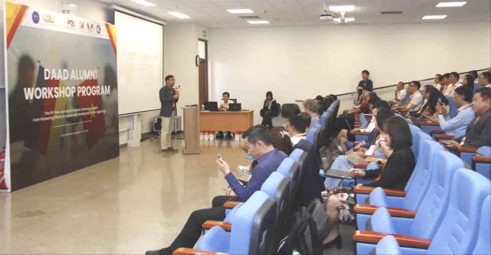 Hội thảo có sự tham dự của gần 80 đại biểu là các cựu sinh viên Việt Nam của DAAD <br> Hội thảo có sự tham dự của gần 80 đại biểu là các cựu sinh viên Việt Nam của DAAD <br>