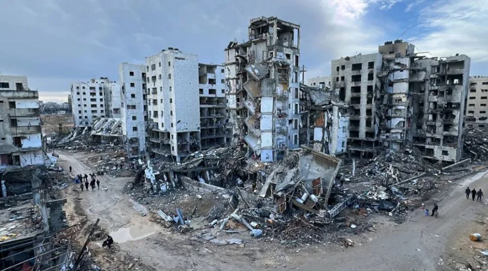 Các tòa nhà bị phá hủy tại thành phố Khan Younis, phía Nam Dải Gaza. Ảnh: ANADOLU/GETTY IMAGES Các tòa nhà bị phá hủy tại thành phố Khan Younis, phía Nam Dải Gaza. Ảnh: ANADOLU/GETTY IMAGES