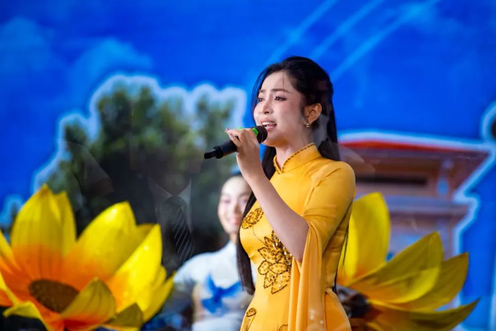 Ngoài ca hát, Nguyễn Duyên Quỳnh còn có niềm đam mê sáng tác