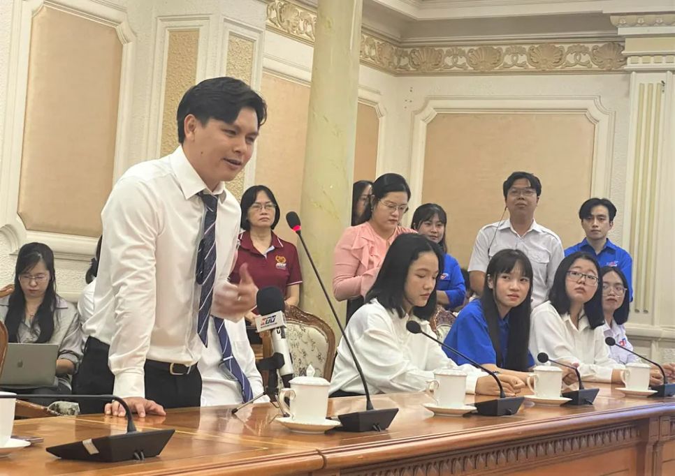 TS Mai Ngọc Xuân Đạt, Nghiên cứu viên tại Viện Công nghệ Vật liệu tiên tiến (ĐHQG TPHCM) trao đổi và nêu kiến nghị. Ảnh: THANH HÙNG TS Mai Ngọc Xuân Đạt, Nghiên cứu viên tại Viện Công nghệ Vật liệu tiên tiến (ĐHQG TPHCM) trao đổi và nêu kiến nghị. Ảnh: THANH HÙNG