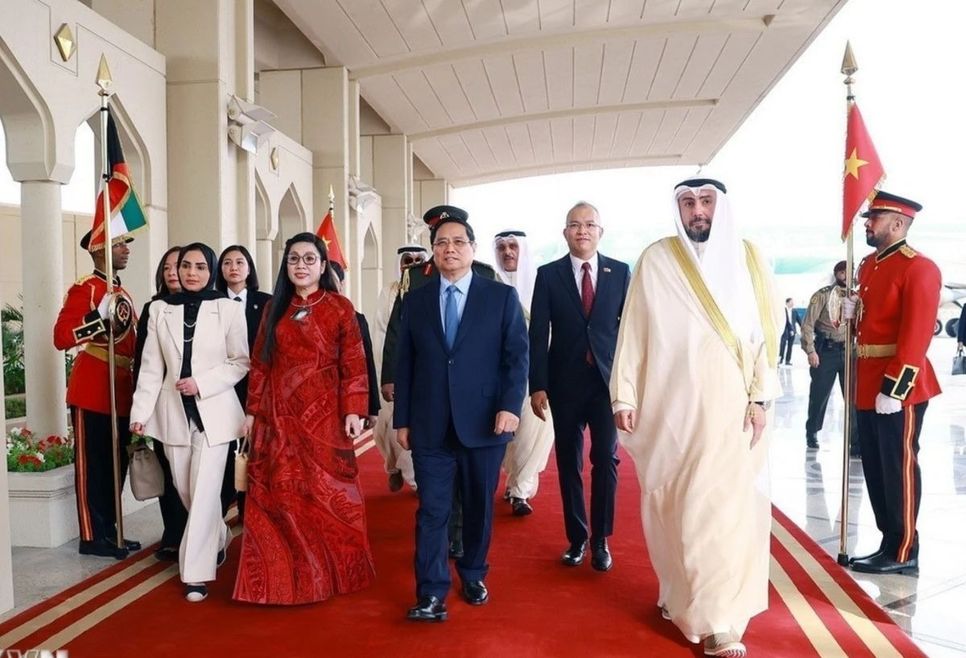 Lễ đón Thủ tướng Chính phủ Phạm Minh Chính và Phu nhân tại sân bay quốc tế Kuwait. Ảnh: TTXVN Lễ đón Thủ tướng Chính phủ Phạm Minh Chính và Phu nhân tại sân bay quốc tế Kuwait. Ảnh: TTXVN
