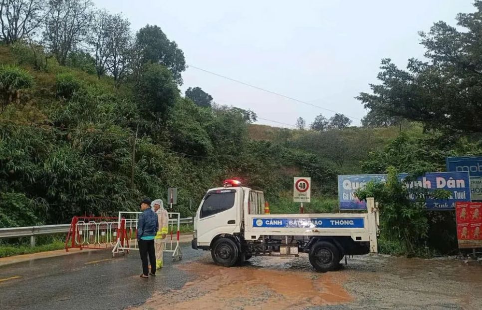 Khánh Hòa: Sạt lở nghiêm trọng trên đèo Ngoạn Mục Khánh Hòa: Sạt lở nghiêm trọng trên đèo Ngoạn Mục