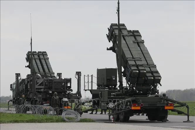 Hệ thống phòng không Patriot của Mỹ tại sân bay Warsaw-Radom ở Radom, Ba Lan. Ảnh: PAP/TTXVN