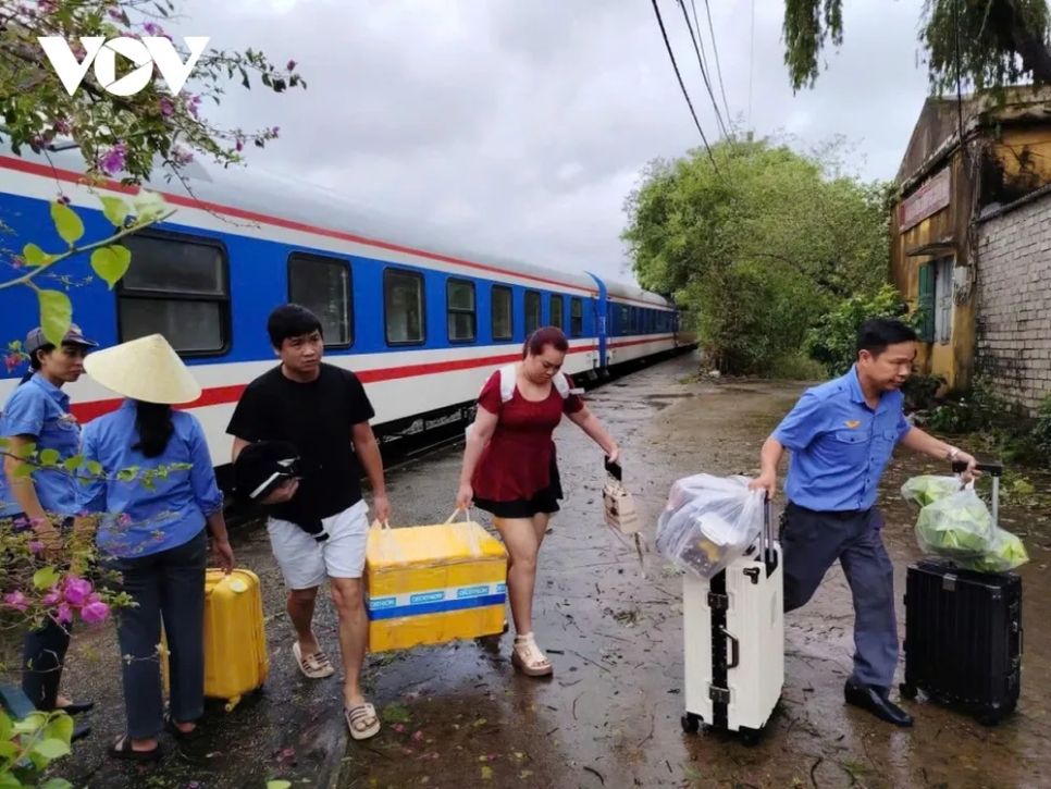 Dừng chạy 10 chuyến tàu Bắc-Nam do mưa lũ tại miền Trung Dừng chạy 10 chuyến tàu Bắc-Nam do mưa lũ tại miền Trung