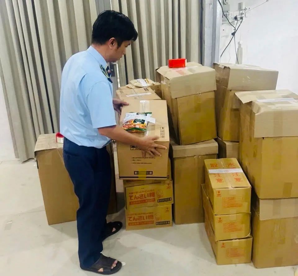 Các đội QLTT TPHCM liên tục kiểm tra, xử lý hàng hóa vi phạm. Ảnh minh họa Các đội QLTT TPHCM liên tục kiểm tra, xử lý hàng hóa vi phạm. Ảnh minh họa