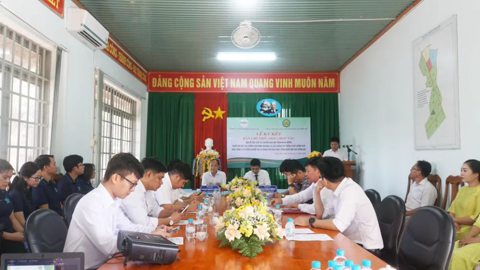 Quang cảnh buổi lễ ký kết