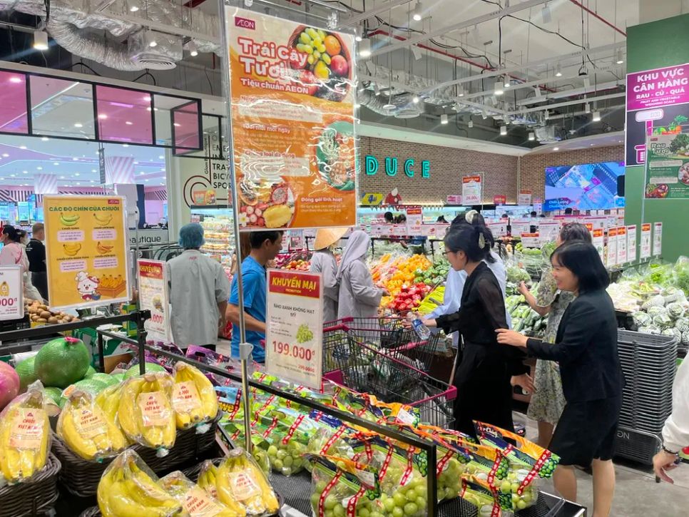 Khách mua sắm tại hệ thống AEON Tân An (Tây Ninh)