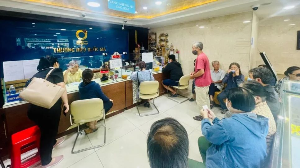 Giá vàng SJC chiều 19-11 vượt mốc 151 triệu đồng/lượng