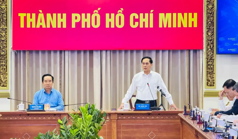 Cuộc làm việc giữa Phó Thủ tướng Bùi Thanh Sơn với TPHCM chiều 19-11. Ảnh: Đình Dư