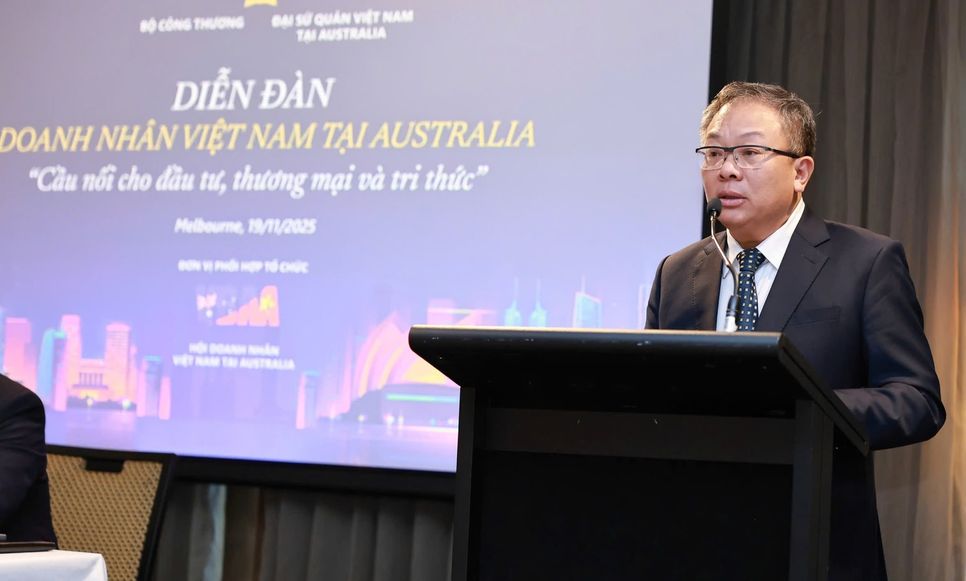 Phó Tổng giám đốc EVN Phạm Hồng Phương tham luận tại diễn đàn. Ảnh: Nguyên Minh Phó Tổng giám đốc EVN Phạm Hồng Phương tham luận tại diễn đàn. Ảnh: Nguyên Minh