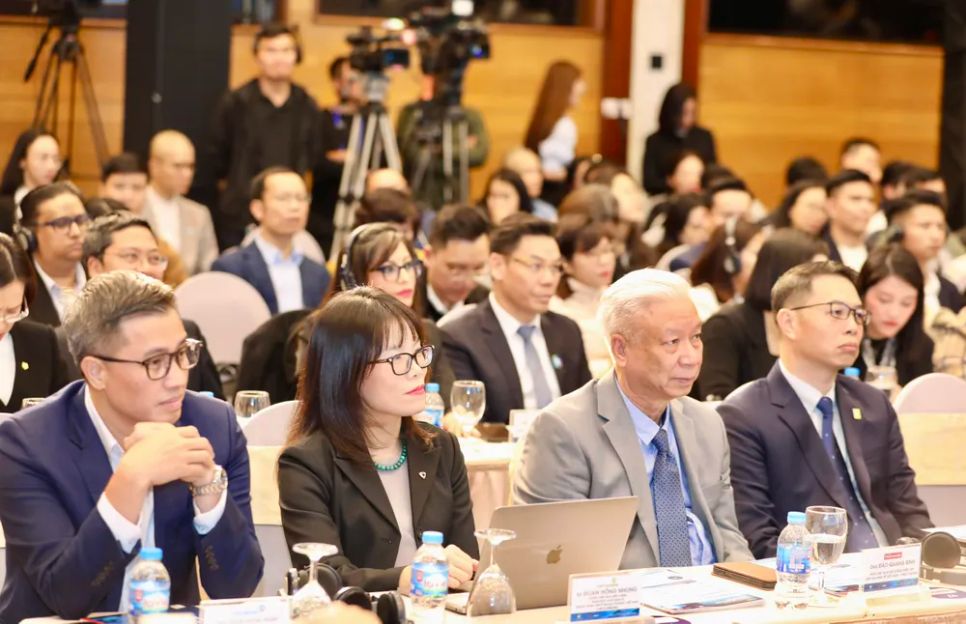 Các đại biểu tham dự hội thảo, ngày 19-11. Ảnh: LƯU THỦY