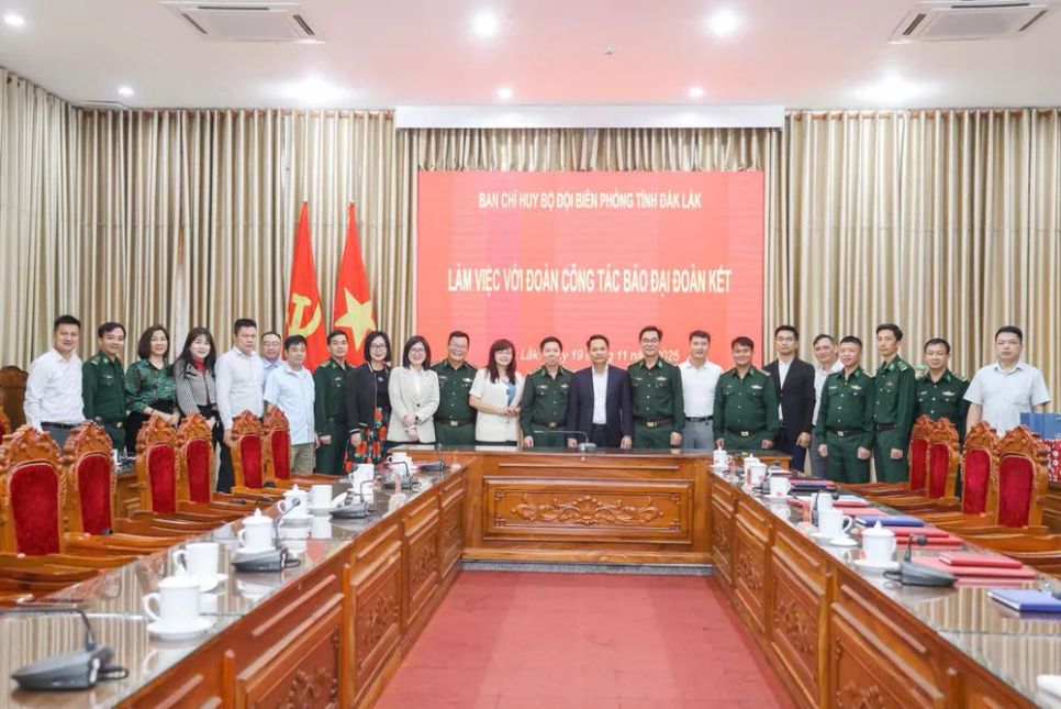 Đoàn công tác của Báo Đại <span style=