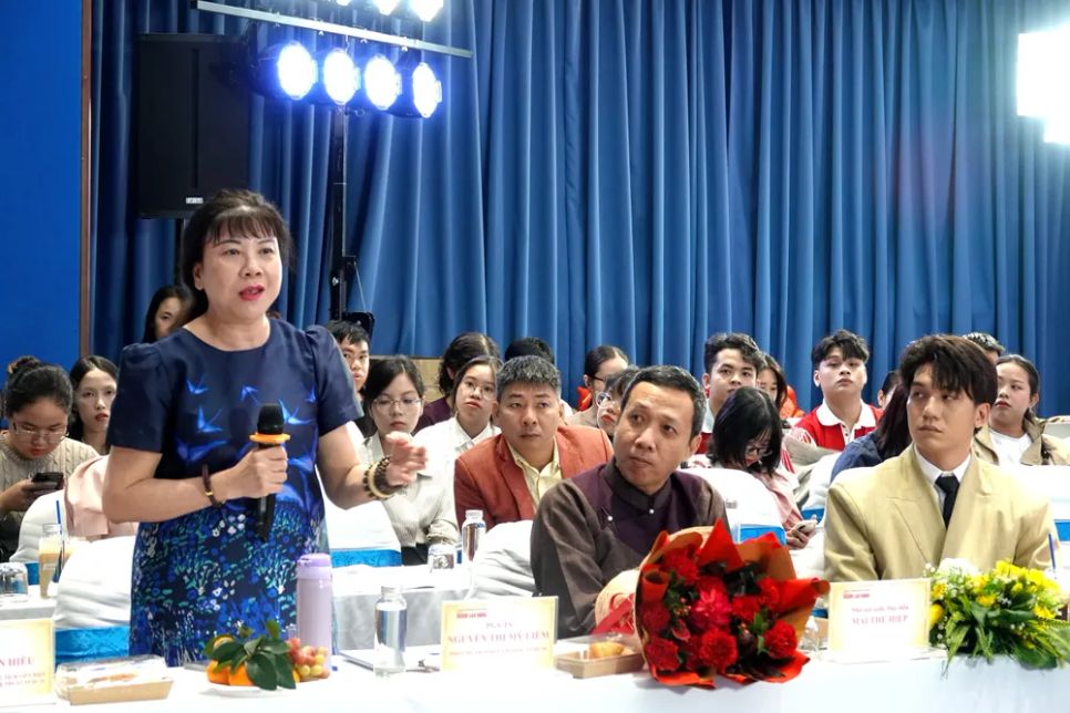 PGS-TS Nguyễn Thị Mỹ Liêm, Phó Chủ tịch Hội Âm nhạc TPHCM, chia sẻ các vấn đề về thực hiện công nghiệp văn hóa trong lĩnh vực âm nhạc thời gian qua. Ảnh: THÚY BÌNH