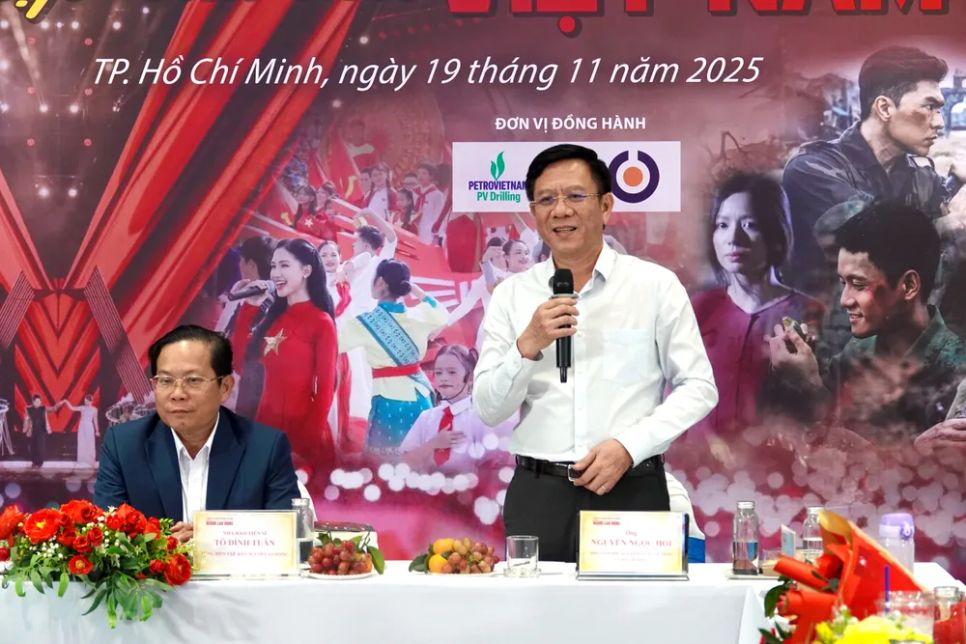 Phó Giám đốc Sở VH-TT TPHCM Nguyễn Ngọc Hồi trao đổi và chia sẻ nhiều thông tin về quá trình thực hiện và phát triển công nghiệp văn hóa tại TPHCM. Ảnh: THÚY BÌNH