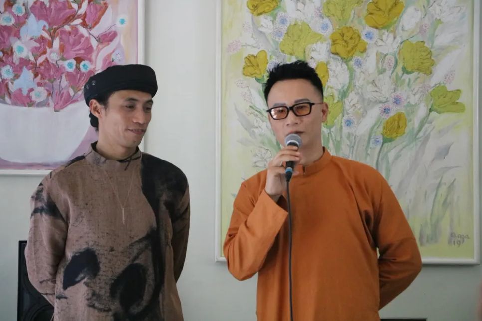 Hoàng Bách khen EP Hoàng Bách khen EP